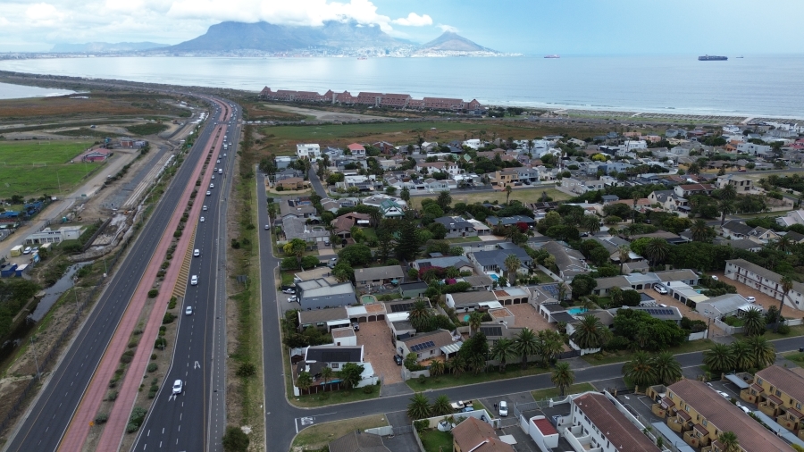 Commercial Property for Sale in Waves Edge Western Cape